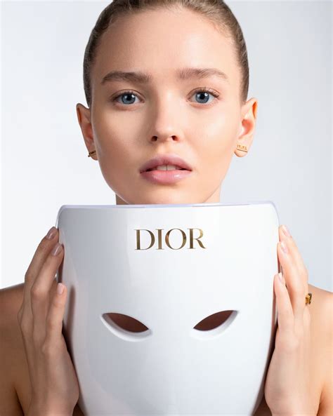 dior skin light led mask.